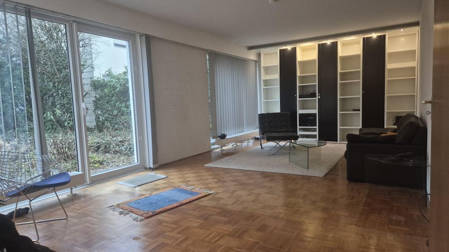 Clásico Bauhaus atemporal en el verde – Foto 3