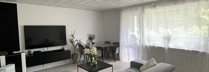Helle renovierte 3-Zimmer Eigentumswohnung – Wohn- und Essbereich