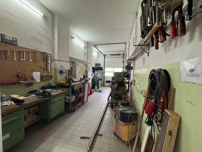 Robuste Industriehalle für Lager, Produktion, Gewerbe – Werkstatt