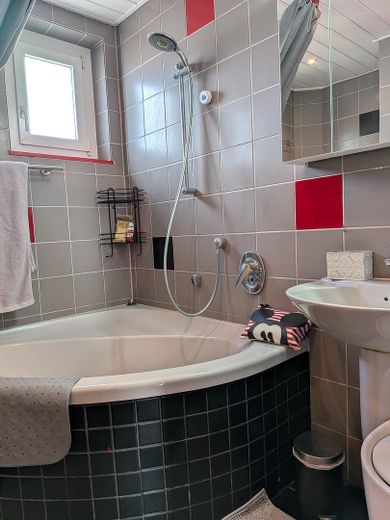 Bad mit Eckbadewanne, OG