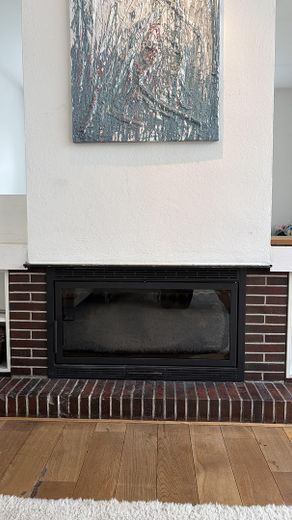 Traumhafte zeitgenössische Immobilie in der ruhigen Villenkolonie Kleinmachnow – Historischer Kamin