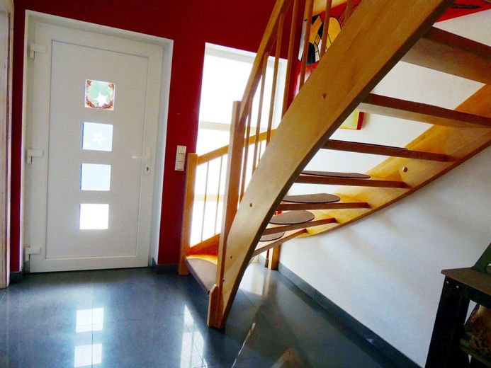 Energieeffizientes Traumhaus - Flexibles Raumkonzept mit Einliegeroption – Treppenaufgang zum OG