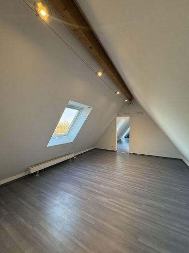 3-Zimmer-Dachgeschosswohnung mit Balkon + EBK in Maisach, Nutzfläche 151 qm, 5 Fußminuten zur S3 – Zimmer 3 Dachgeschoss