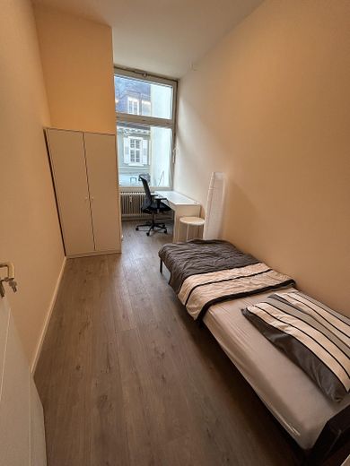 Przestronne mieszkanie 7-pokojowe z 2 balkonami i 2 miejscami parkingowymi w doskonałej lokalizacji w centrum Karlsruhe – Schlafzimmer 3