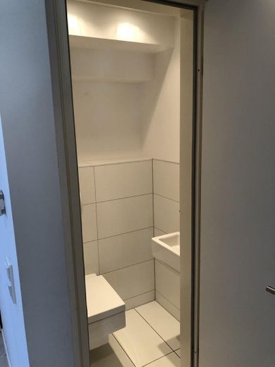 Designer Loft incl. Balcony & Terrace in a Listed Complex, Private Sale – Gäste WC