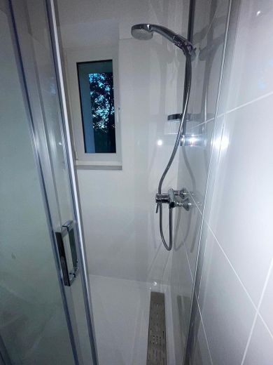 Erstbezug nach Kernsanierung – Traumhafte 3-Zimmer-Wohnung mit großem Balkon, Garten und Top-Anbindung – Foto 5