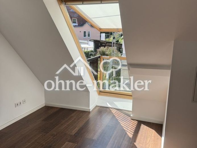 Schöne, helle Dachgeschosswohnung mit Blick auf die Esslinger Altstadt – Foto 1