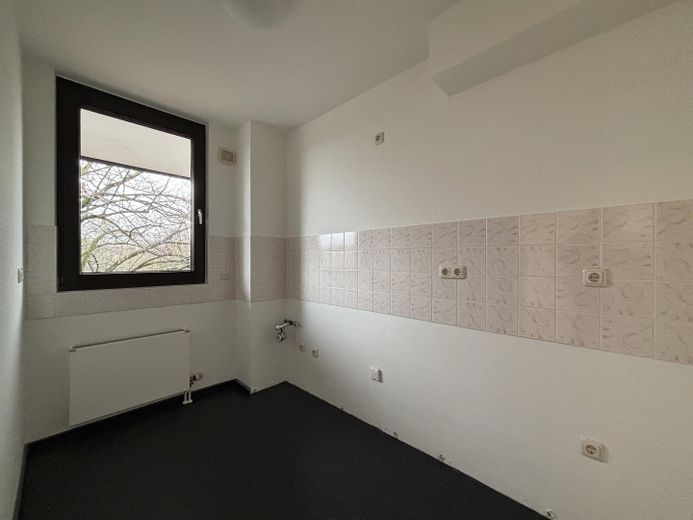 Köln Neustadt-Nord Agnesviertel'de balkonlu aydınlık 2 odalı daire – Küche