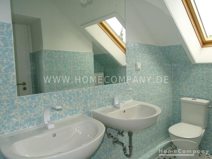 Schöne, gemütliche 2 Zi.-Dachgeschoss-Wohnung, z.T. mit leichten Schrägen, im 1. OG eines 2 Parteienhauses. – 4d5ab785fd0f426ceceeb09df9c427fb7dfc13be.jpg