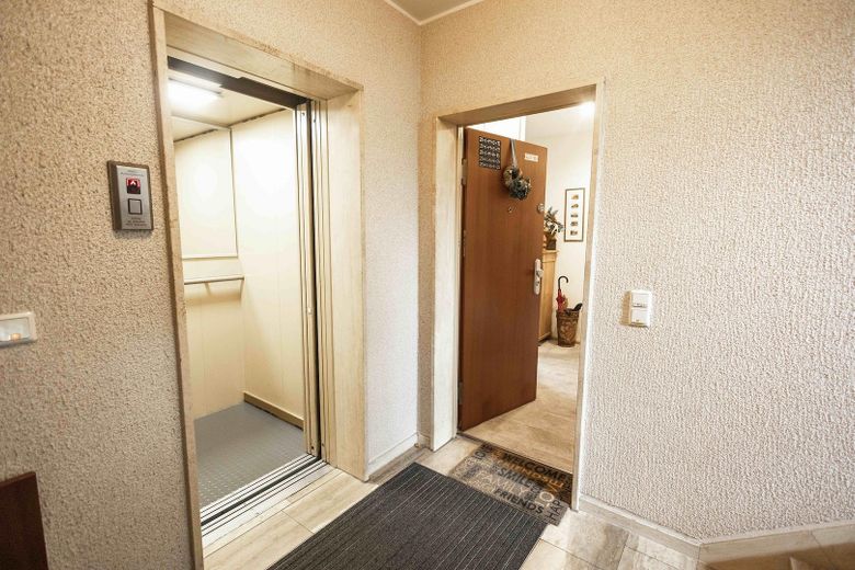 Aufzug-Wohnungseingang