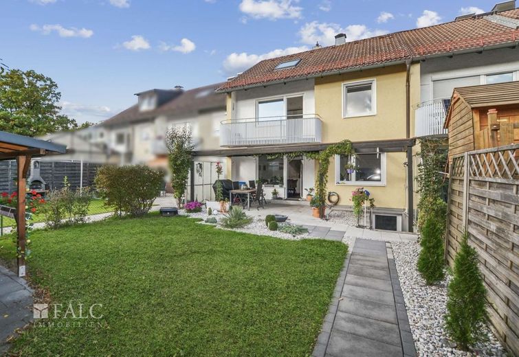 Ein Zuhause zum Ankommen: Hochwertig vor 5 Jahren kernsaniert und modernisiert – Ansicht mit Garten