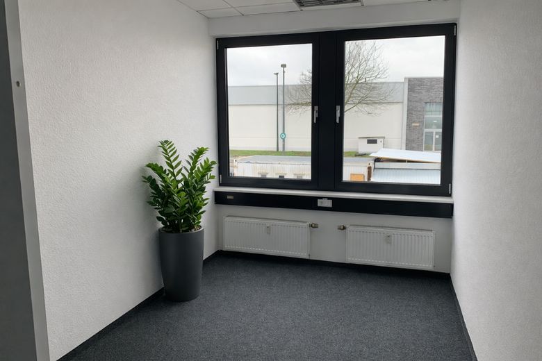 Ansprechende Büroräumlichkeiten im 1. OG – Büro 2