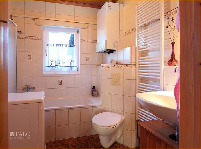 Badezimmer mit Tageslicht