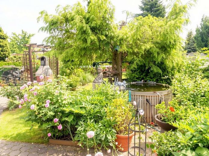 Emménagez et sentez-vous chez vous – maison d’habitation bien entretenue avec beaucoup d’espace et un beau jardin – Photo 1