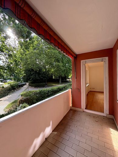 Gerenoveerd 3-kamerappartement met balkon en uitzicht op het groen op een rustige locatie in Sachsenhausen Süd – Foto 5