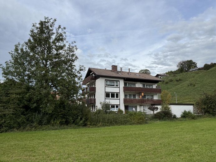 Compacta residencia en Allgäu con terraza orientada al sur y vistas a las montañas – Außenansicht