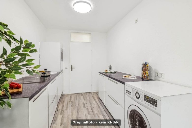 Appartamento di 2,5 locali pronto per essere abitato dopo la ristrutturazione - senza provvigione (foto originali) – Küchen