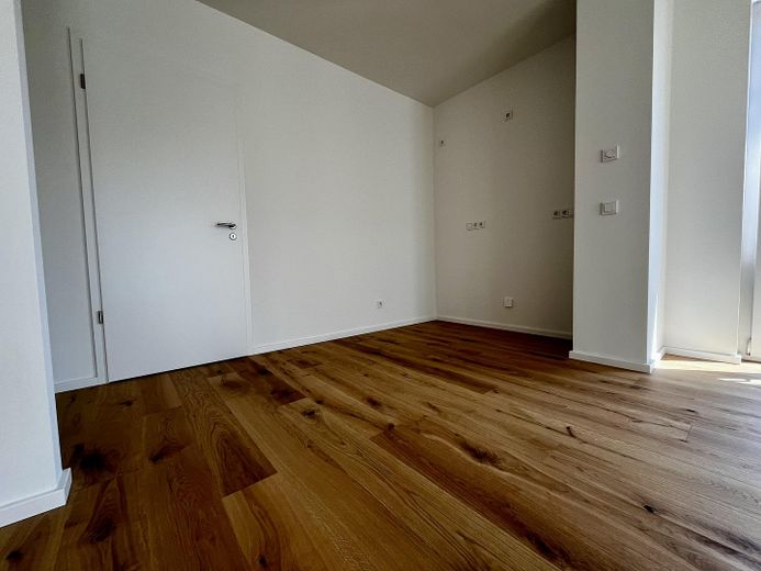 ERSTBEZUG: Helle 3-Zimmer-Wohnung mit Balkon – offene Küche 