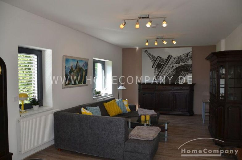Großzügige 2 (3) Zi.-Wohnung in einem 2 Familienhaus, 1. OG, mit Balkon und 2 PKW-Stellplätzen. – 7a85500b8ff6df4026be4a8d0fe8b25664bc60f5.jpg