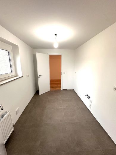 Exklusiv: Komplett neu renovierte 5,5–6‑Zimmer‑Wohnung in Top‑Lage Esslingen‑Sulzgries – Küche
