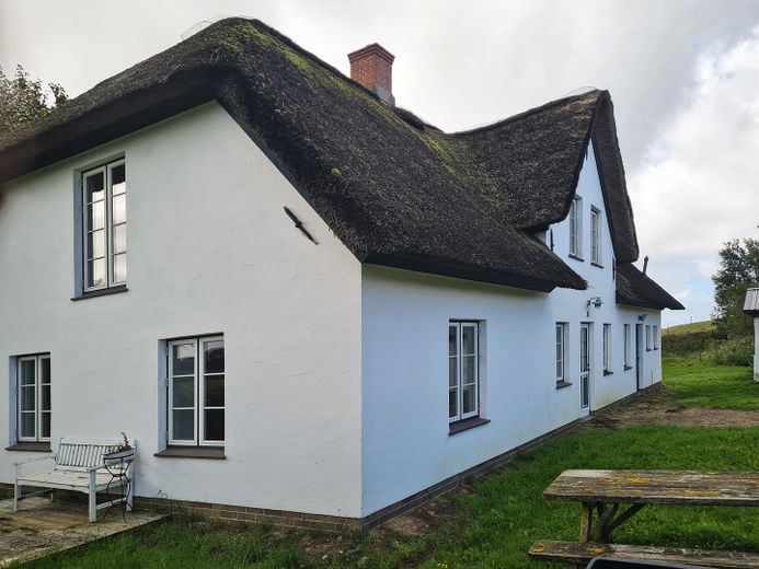 Casa di campagna con tetto di paglia in posizione assolutamente isolata – Haus Nordostseite