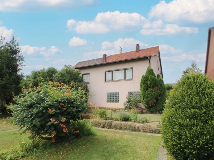 Großzügiges Einfamilienhaus mit 1.083 m² Grundstück, Garage, Scheune & viel Potenzial – Foto 1