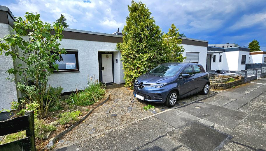 Barrierefreier Bungalow · ca. 190 m² nutzbare Fläche · ruhige Wohnlage · vielseitiges Wohnkonzept – Stellplatz mit Wallbox
