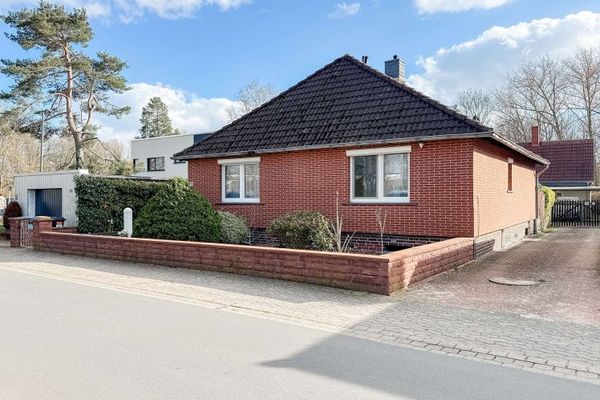 Bungalow mit idyllischem Garten – Ihr persönliches Paradies zum Wohlfühlen