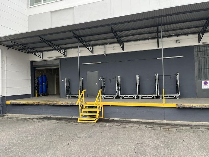 Ruime, lichte kantoorruimte * Commissievrij * Op verzoek 235 m² opslagruimte – Andienung des optionalen Lager