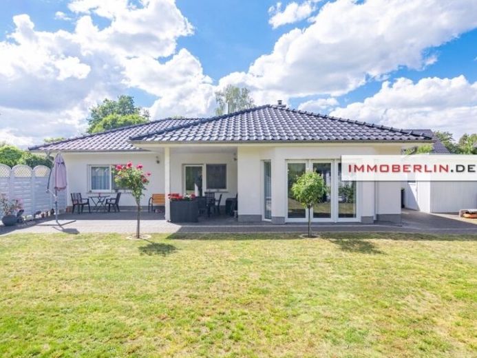 IMMOBERLIN.DE - Attraktiver Bungalow mit Sonnengarten & Garage – Foto 1