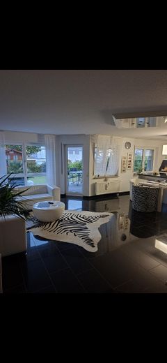 Barrierefreie, lichtdurchflutete 2,5 Zimmer Wohnung mit großem Garten – Foto 2