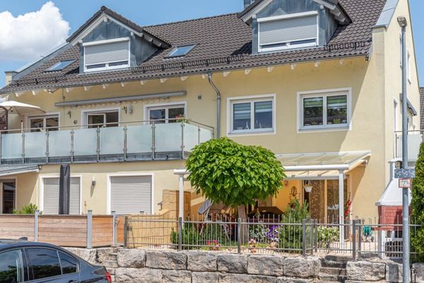 2-Zimmer-Dach-Wohnung in Ergolding-Piflas mit TG-Stellplatz und Außenstellplatz, EBK ablösbar
