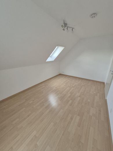 Esclusivo appartamento mansardato centrale di 3,5 locali con finiture interne di pregio, loggia e cucina componibile – Schlafzimmer 1