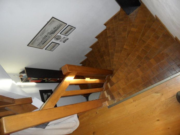 DHH mit Energie-Autarkie Eignung & Pool, Exklusives Wohnerlebnis - provisionsfrei – Treppe 1.OG-EG in Eiche