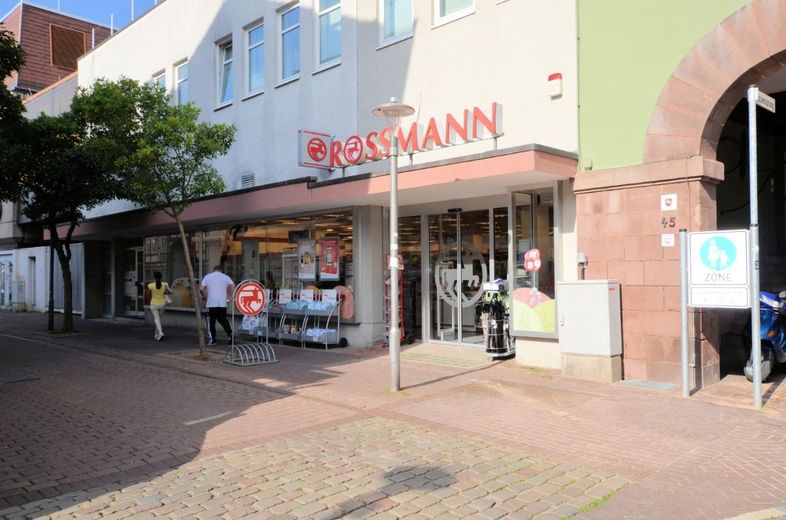 Repräsentatives Ladenlokal/Austellungsraum/Bürofläche in der Innenstadt zu vermieten! – Vermietung Gewerbe - Oberbachstraße 41/43, 37603 Holzminden