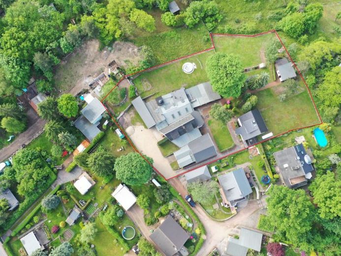 Großzügiges Anwesen in ruhiger Umgebung – Zwei Häuser, Atelier & traumhaftes Grundstück in Radebeul – फोटो 1