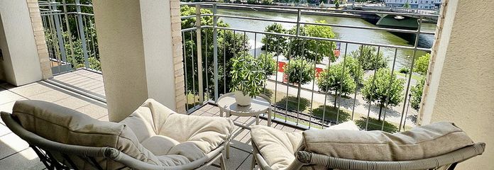 Südbalkon mit Blick auf Main