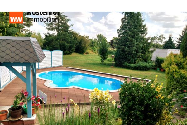 Großzügiges Haus mit Pool – Wohnen in etablierter Nachbarschaft