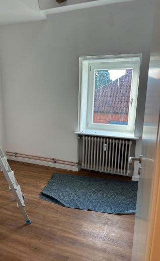 Pierwsze zasiedlenie po remoncie – Umeblowany pokój w mieszkaniu współdzielonym premium dla kobiet we Frankfurcie-Eschersheim – Zimmer 4