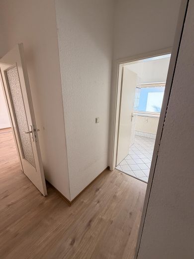 Appartement mansardé d’une pièce en situation centrale à vendre par un particulier – Flur