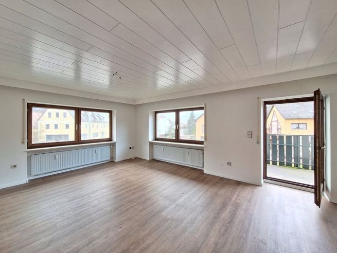 CASA BIFAMILIARE SFITTA CON APPARTAMENTO INDIPENDENTE, garage e giardino – Foto 1