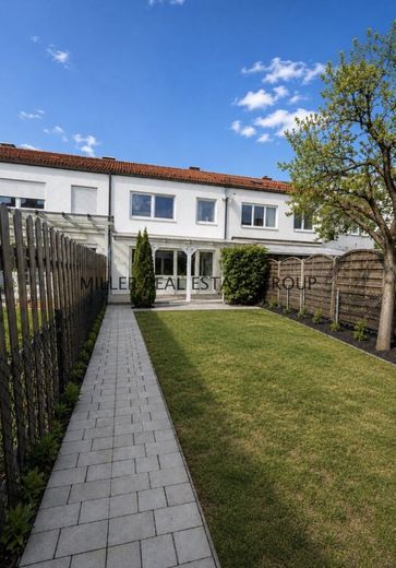 Gepflegtes Reihenmittelhaus in Ingolstadt-Süd mit Südwest-Garten, Terrasse, Keller und Garage! – Gartenbereich