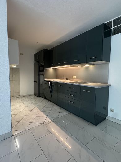 Modern & zentral: Helle Terrassen-Wohnung in Glinde mit neuer Küche und edlem Boden – Küche