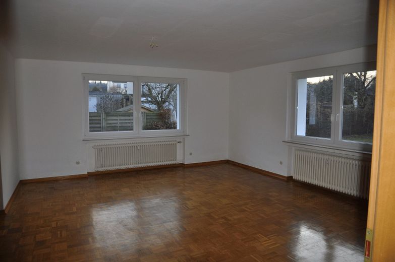 Modernes Zweifamilienhaus in Bredenbeck – Wohnzimmer im Erdgeschoss