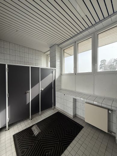 Imposante Rarität Massive Gewerbehalle in Ehemaligen Kasernegelände – Foto 28