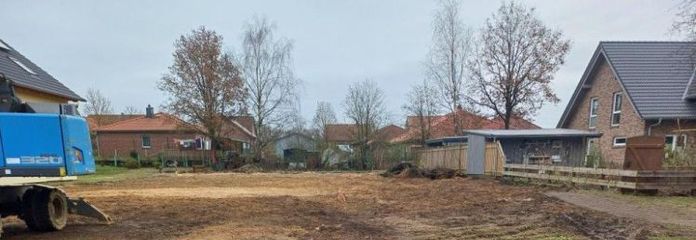 Продається земельна ділянка під будівництво односімейного будинку / будинку на дві сім’ї