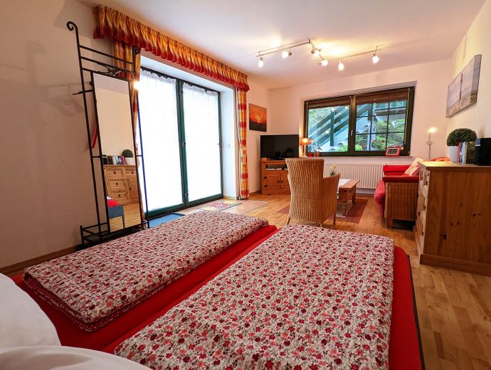 Einfamilienhaus mit 2 Extra-Wohneinheiten – Schlafbereich Einheit EG