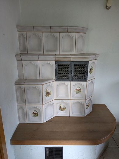 Kachelofen im Wohnzimmer