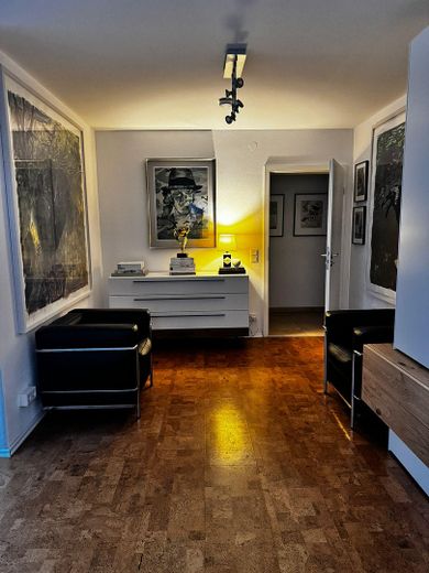 Mediterraner Wohntraum in Baldham: Stilvolle Maisonette mit Garten – Hobbyraum