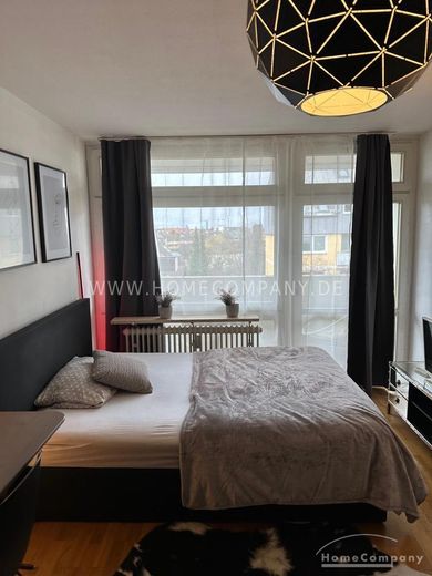 Möbliertes Appartment mit Balkon in Milbertshofen – d736d3c6b8d632f601afc59e359cc409d67193fe.jpg
